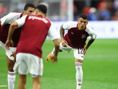 Tottenham hoàn tất bom tấn Fernandes, Chelsea gây tranh cãi với Barco