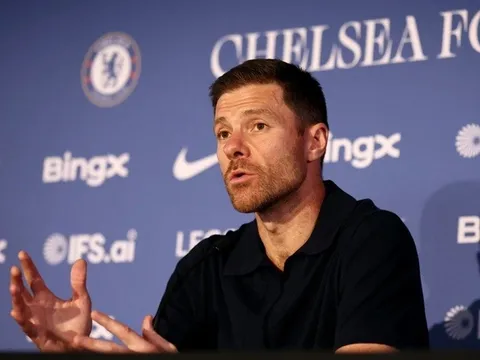 Chelsea đau đầu vì đội hình quá đông, Southampton chìm trong khủng hoảng "Spygate"