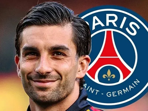 PSG tiến gần Ferran Torres, Barcelona mắc kẹt với thương vụ Julian Alvarez