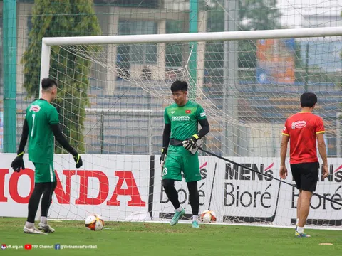 Nhóm thủ môn U23 Việt Nam tập riêng sau trận thắng U20 Hàn Quốc