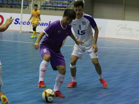 Đội tuyển futsal nữ Việt Nam thi đấu trận giao hữu cuối cùng với đội trẻ nam Thái Sơn Bắc