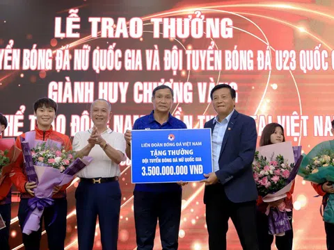 Trao thưởng cho đội tuyển nữ Việt Nam và U23 Việt Nam giành huy chương vàng tại SEA Games 31