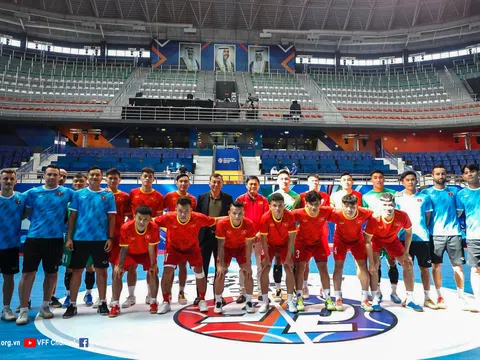 Quyền Chủ tịch VFF Trần Quốc Tuấn thăm và động viên đội tuyển futsal Việt Nam