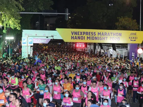 Hơn 10.000 vận động viên tham dự giải chạy VnExpress Marathon Hanoi Midnight 2022