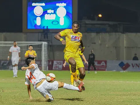 Câu lạc bộ Đông Á Thanh Hóa nâng cấp mặt cỏ trước ngày V.League 2023 trở lại