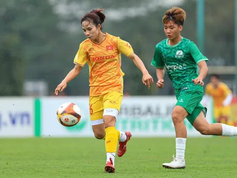 Đội tuyển nữ Việt Nam thi đấu giao hữu với U15 nam Phù Đổng