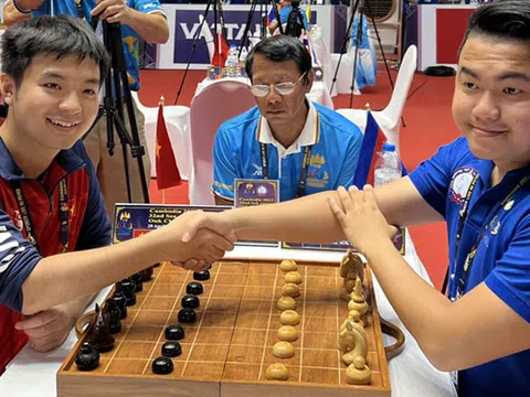 Nguyễn Quang Trung giành huy chương bạc đơn nam cờ Ốc tại SEA Games 32