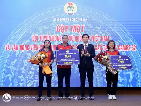 Công đoàn viên chức Việt Nam gặp mặt đội tuyển bóng đá nữ Việt Nam và vận động viên Nguyễn Thị Oanh
