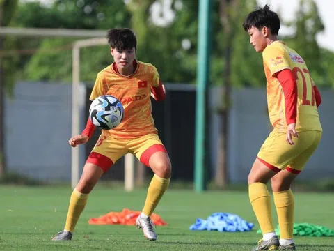 Đội tuyển nữ Việt Nam làm quen với trái bóng OCEAUNZ của Vòng chung kết giải Bóng đá nữ thế giới 2023