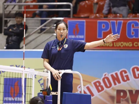 Trọng tài bóng chuyền Nguyễn Thị Thanh Hoa được lựa chọn tuyên thệ tại Lễ khai mạc SEA Games 31
