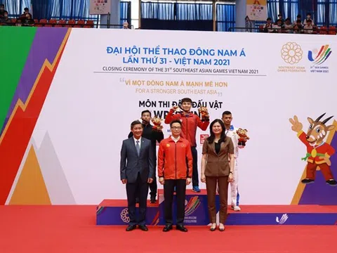 Phó Thủ tướng Vũ Đức Đam cổ vũ, động viên các vận động viên tại Nhà thi đấu Gia Lâm