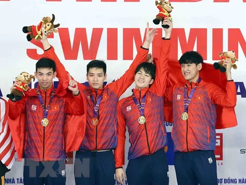 Nguyễn Huy Hoàng cùng nhiều vận động viên đội tuyển bơi dự giải thế giới 2022