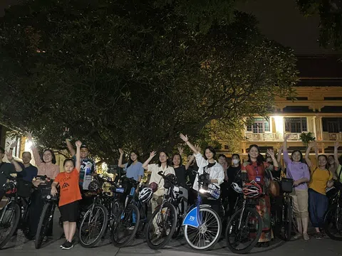 Độc đáo Tour xe đạp “Đêm Thăng Long - Hà Nội”
