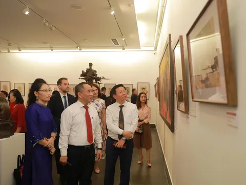 Khai mạc Triển lãm "Những người con của Tổ quốc"