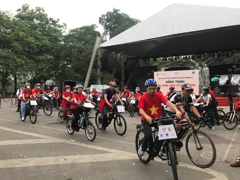 SEA Games 31: Hà Nội ra mắt tour xe đạp "Dấu chân làng cổ Bát Tràng"