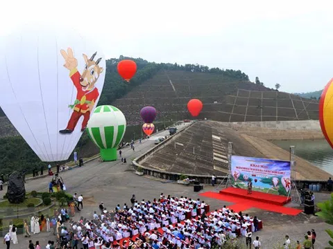 Hà Tĩnh: Trình diễn bay khinh khí cầu “Cuộc dạo chơi của Sao La"