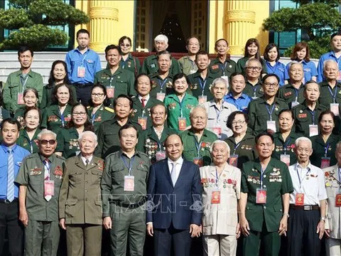 Chủ tịch nước gặp mặt 100 đại biểu cựu thanh niên xung phong