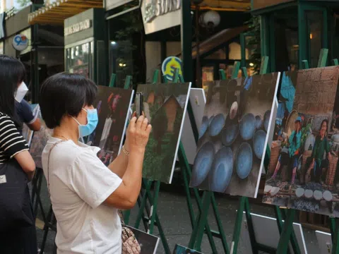 Khai mạc triển lãm ảnh ‘Chợ trên Đá’ tại thành phố Hồ Chí Minh