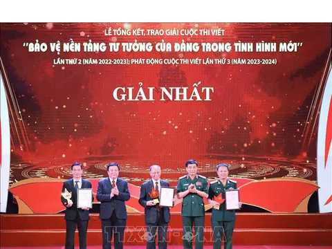 Trao giải Cuộc thi viết 'Bảo vệ nền tảng tư tưởng của Đảng trong tình hình mới' lần thứ hai