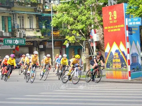 Sôi động Giải đua xe đạp Hà Nội mở rộng lần thứ V