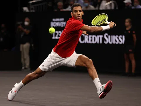 Auger-Aliassime san bằng kỷ lục của Alcaraz