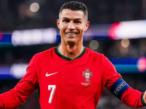 Ronaldo dẫn đầu danh sách Vua phá lưới ở tuổi 39