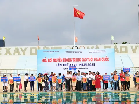 Giải Bơi trung cao tuổi toàn quốc 2025: TP.HCM xuất sắc giành ngôi nhất toàn đoàn