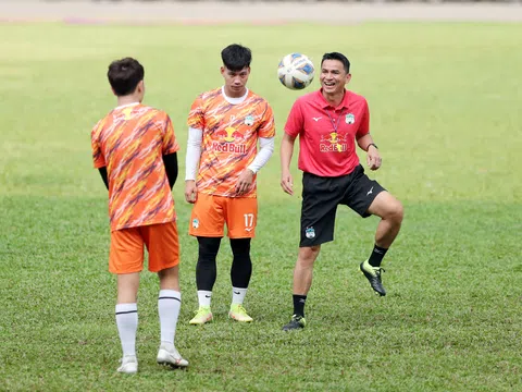 AFC Champions League 2022: Kiatisak thừa nhận Hoàng Anh Gia Lai là đội yếu nhất tại bảng H