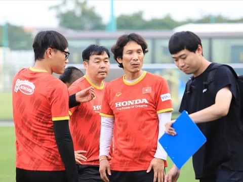 Tân huấn luyện viên Gong Oh-Kyun có nhiều kinh nghiệm dẫn dắt các cầu thủ trẻ