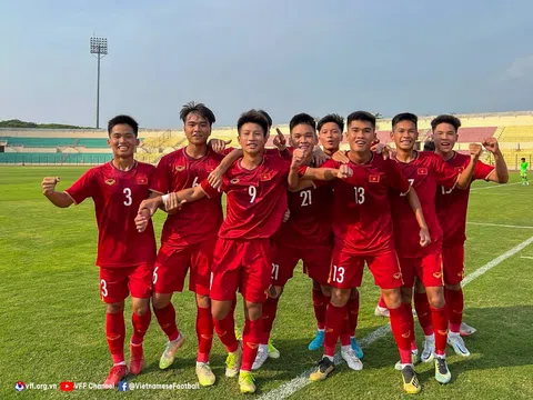 Giải Bóng đá U16 Đông Nam Á 2022: Mặt sân xấu không làm khó U16 Việt Nam