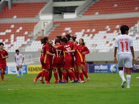 Thắng đậm U18 nữ Myanmar, nhưng huấn luyện viên Akira Ijiri vẫn chưa thực sự  hài lòng với các cầu thủ trẻ