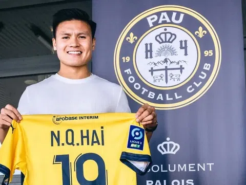 Quang Hải liên tục ngồi dự bị ở Pau FC