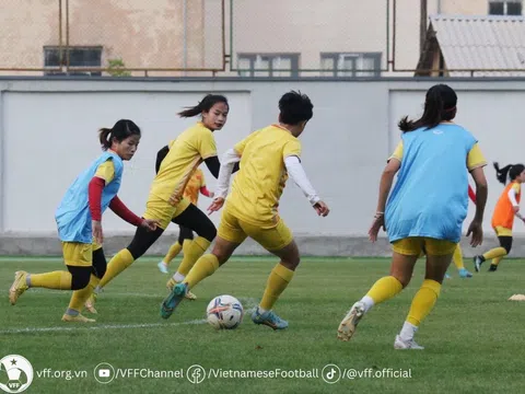 Đội tuyển nữ Việt Nam tập buổi đầu tại Tashkent