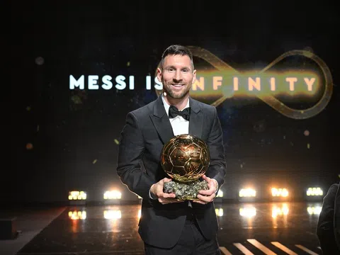 Messi lần thứ tám đoạt Quả bóng Vàng, bỏ xa Ronaldo
