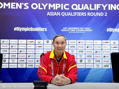 Huấn luyện viên Mai Đức Chung: “Cảm ơn đội tuyển nữ Việt Nam đã cố gắng và cống hiến hết mình”