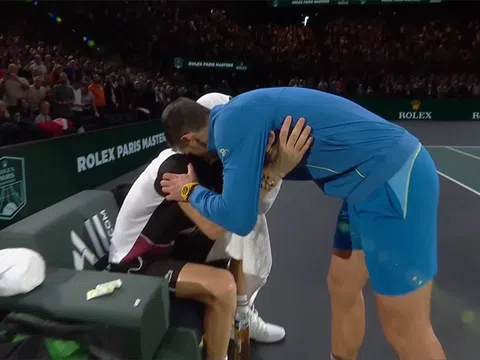 Djokovic "đốn tim" người hâm mộ với cử chỉ đẹp dành cho Dimitrov