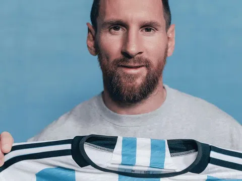 Lionel Messi bán đấu giá kỷ vật tại World Cup