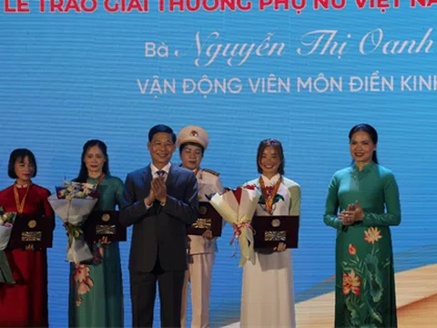 Vận động viên Nguyễn Thị Oanh nhận giải thưởng Phụ nữ Việt Nam 2023