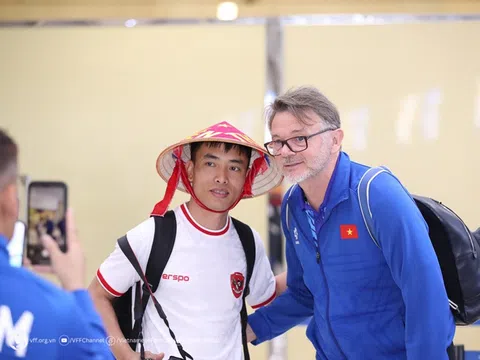 Ông Troussier về nước, khép lại hành trình buồn cùng Bóng đá Việt Nam