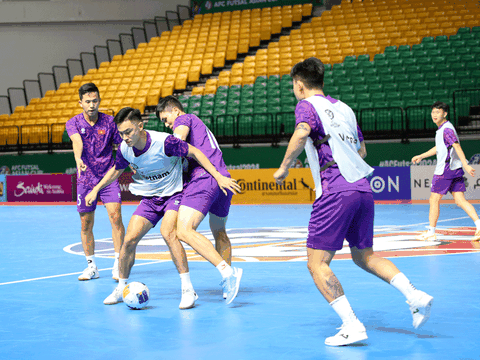 Đội tuyển Futsal Việt Nam tập làm quen nhà thi đấu tứ kết