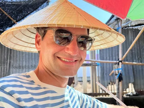 Roger Federer sang Việt Nam du lịch