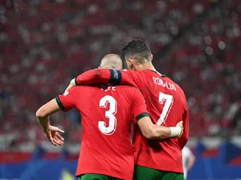 Cristiano Ronaldo và Pepe thiết lập kỷ lục vô tiền khoáng hậu tại EURO