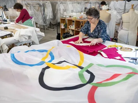 Olympic Paris 2024: Gấp rút chuẩn bị trang phục cho Lễ khai mạc và bế mạc