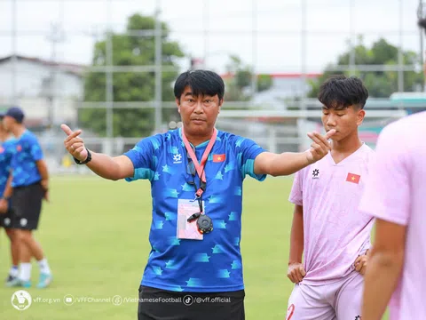 Huấn luyện viên Trần Minh Chiến hài lòng về các học trò sau khi U16 Việt Nam giành vé vào bán kết