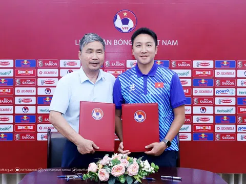 VFF ký hợp đồng với chuyên gia thể lực Yoon Dong Hun