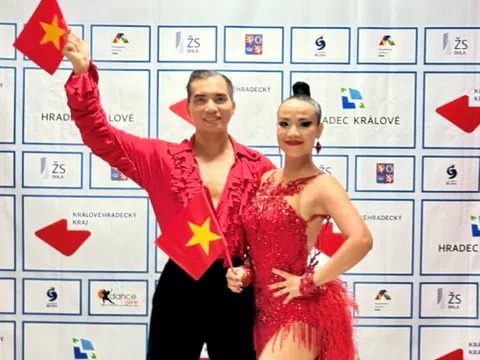 Phạm Trung Hòa - Nguyễn Mỹ Trang lọt tốp 50 cặp dancesport xuất sắc nhất thế giới