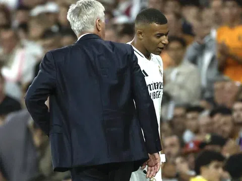 Real Madrid báo tin xấu về Mbappe