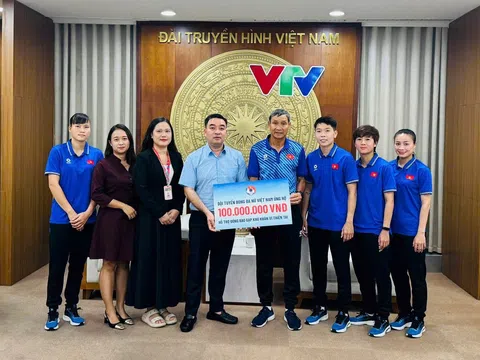 Đội tuyển nữ Việt Nam hỗ trợ đồng bào chịu thiệt hại bởi bão lũ