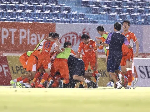 Vòng 22 V.League 2024-2025: Thủ môn Bùi Tiến Dũng ghi bàn “điên rồ”, Hà Nội thắng nghẹt thở tại Vinh