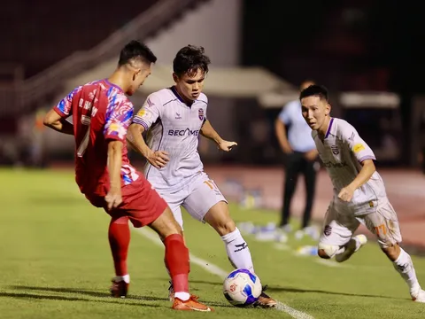 Hoàng Anh Gia Lai cầm chắc vé trụ hạng, Bình Dương hồi sinh mạnh mẽ